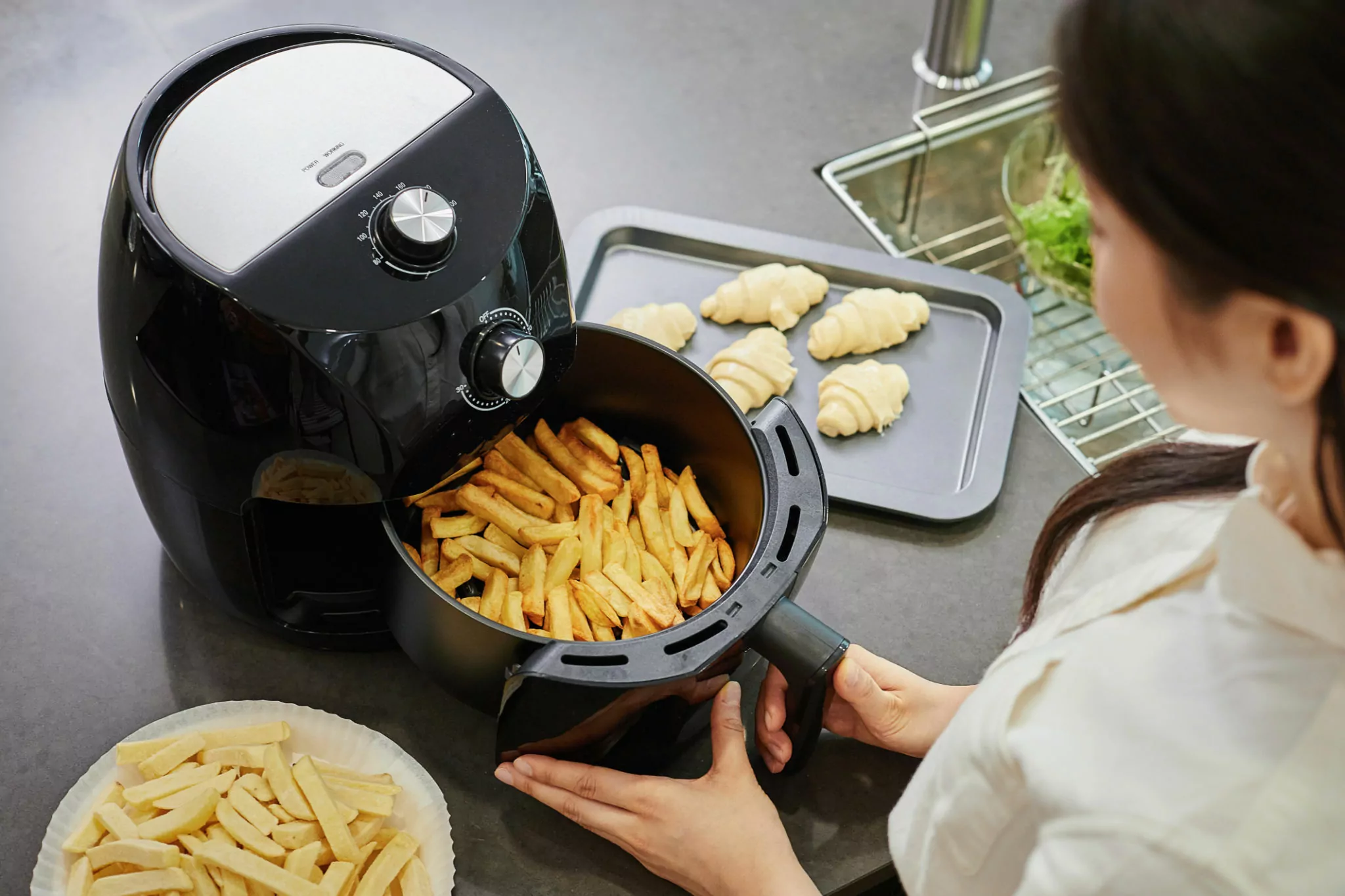 How to Clean Air Fryer Cleanzen Image of a Woamn Using an Airfryer