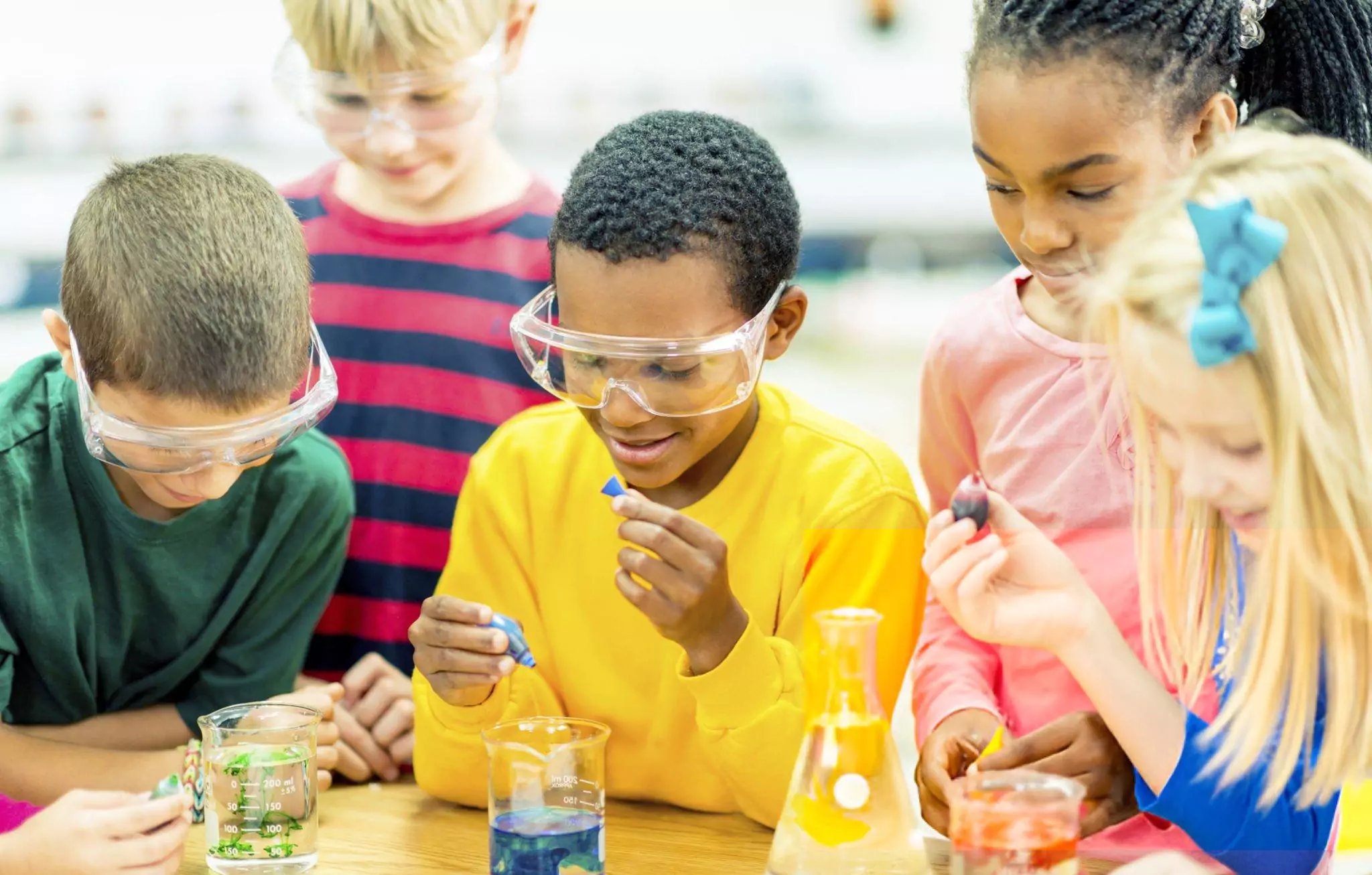 How to Remove Food Coloring Off Counter Cleanzen Image of Kids Doing Science Experiment